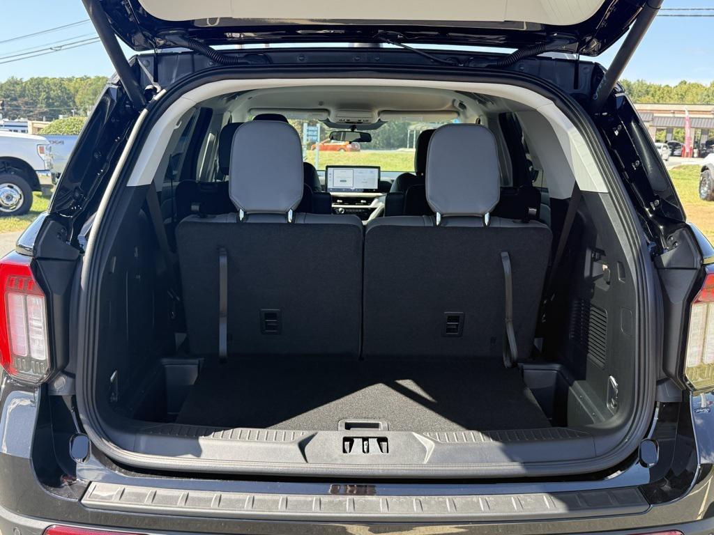 new 2025 Ford Explorer car, priced at $43,277