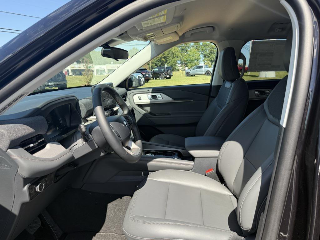 new 2025 Ford Explorer car, priced at $43,277
