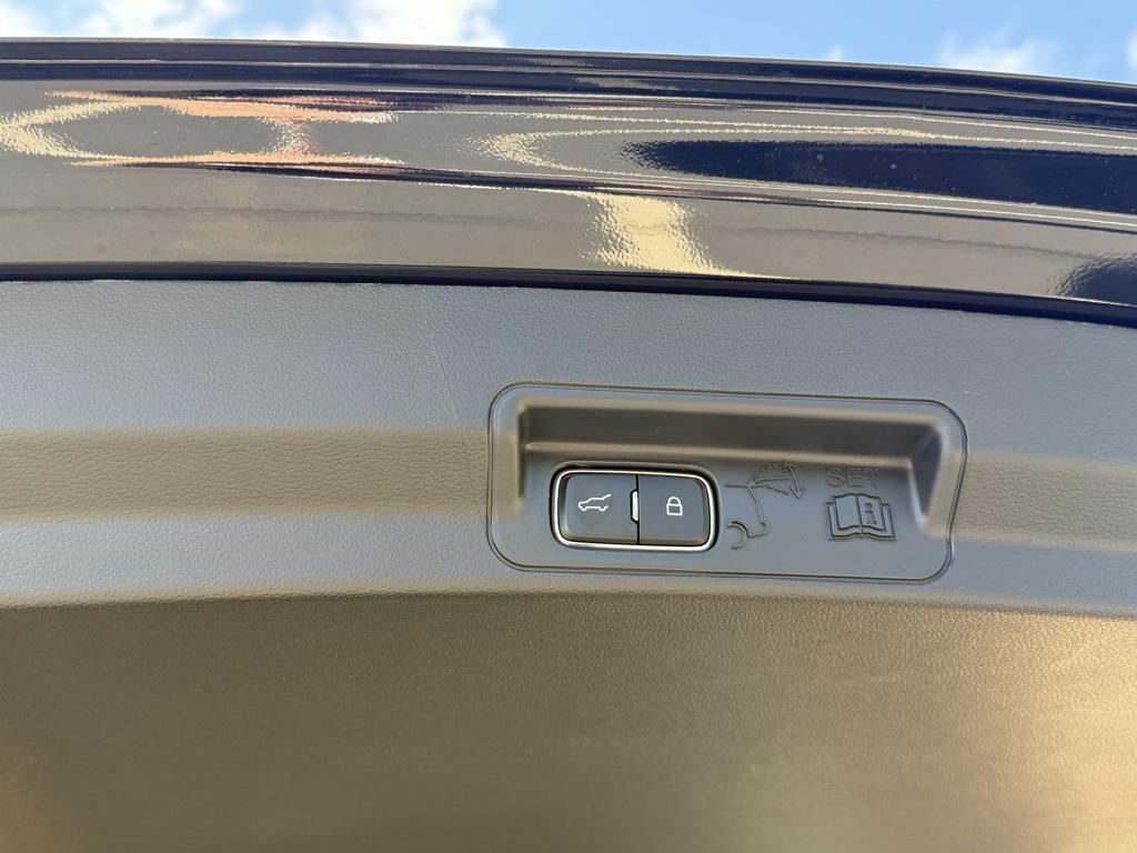 new 2025 Ford Explorer car, priced at $43,277