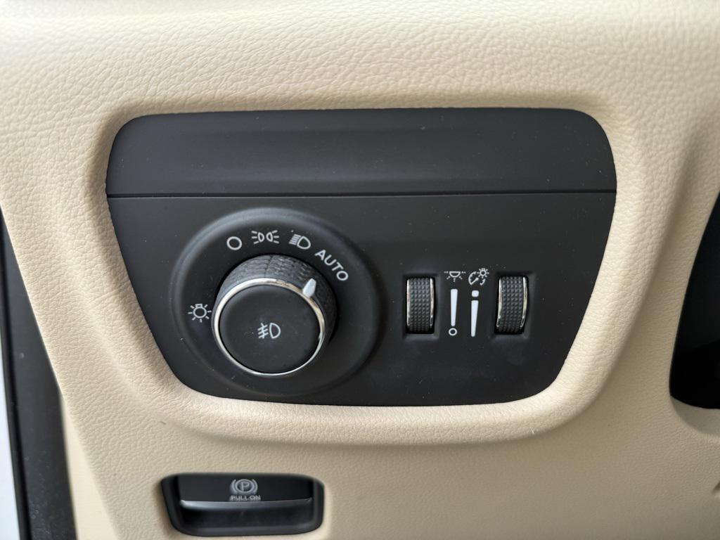 used 2023 Jeep Grand Cherokee car, priced at $29,277