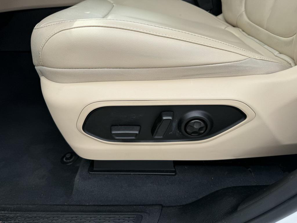 used 2023 Jeep Grand Cherokee car, priced at $29,277