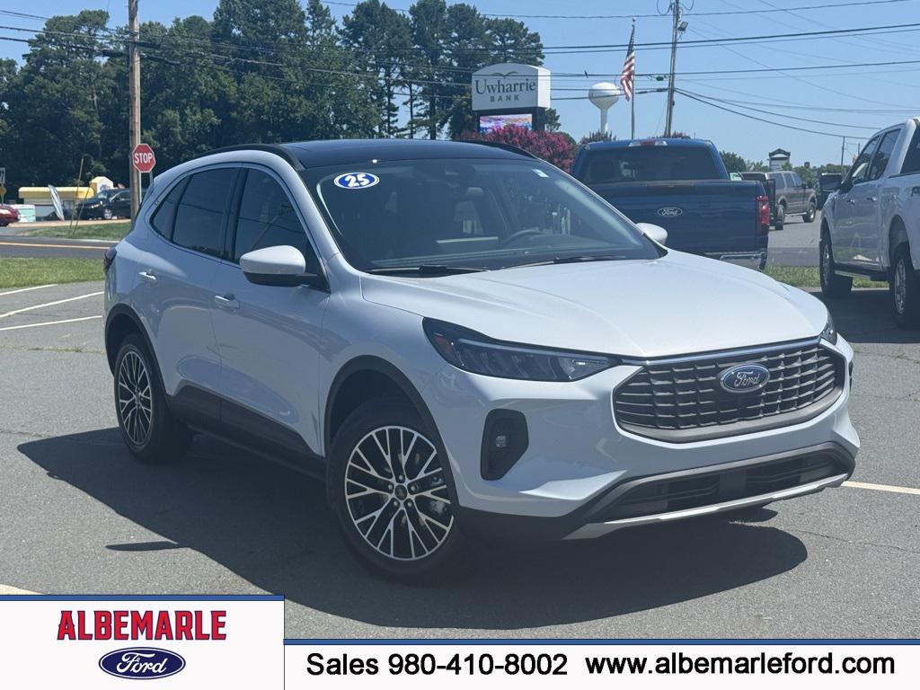 new 2025 Ford Escape PHEV car, priced at $39,277