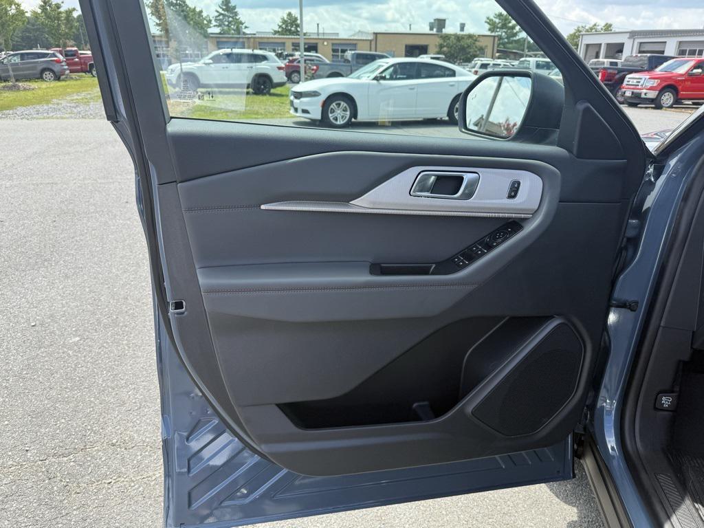 new 2025 Ford Explorer car, priced at $45,777