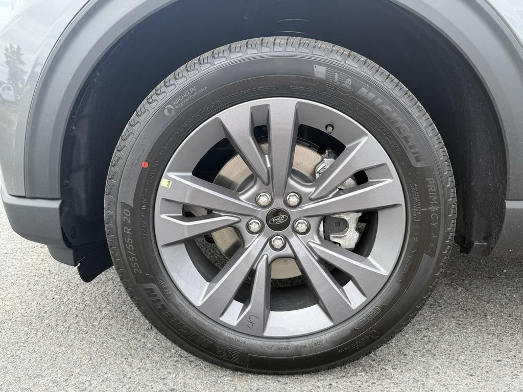 new 2025 Ford Explorer car, priced at $44,205