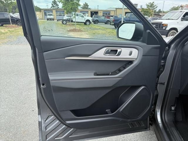 new 2025 Ford Explorer car