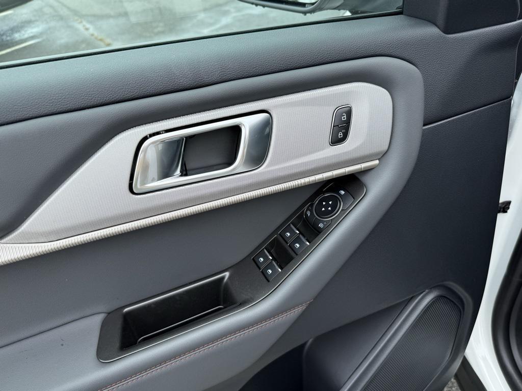 new 2025 Ford Explorer car, priced at $42,777