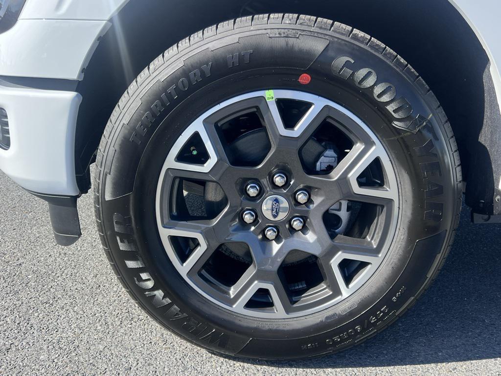 new 2025 Ford F-150 car, priced at $39,277