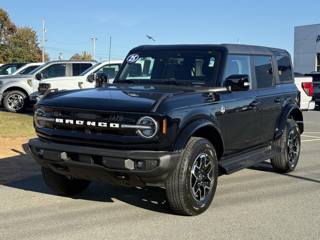 new 2025 Ford Bronco car, priced at $54,277