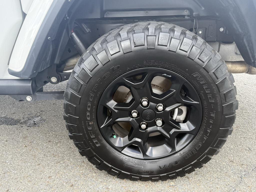 used 2023 Jeep Gladiator car, priced at $32,277