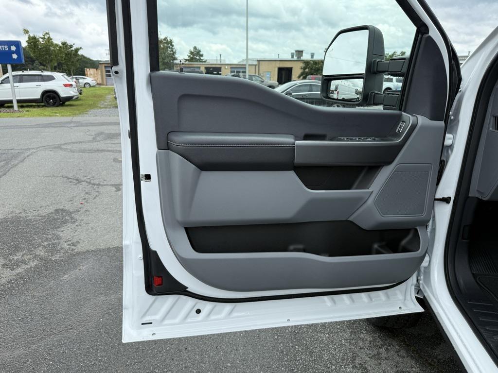 new 2025 Ford F-350 car, priced at $58,277