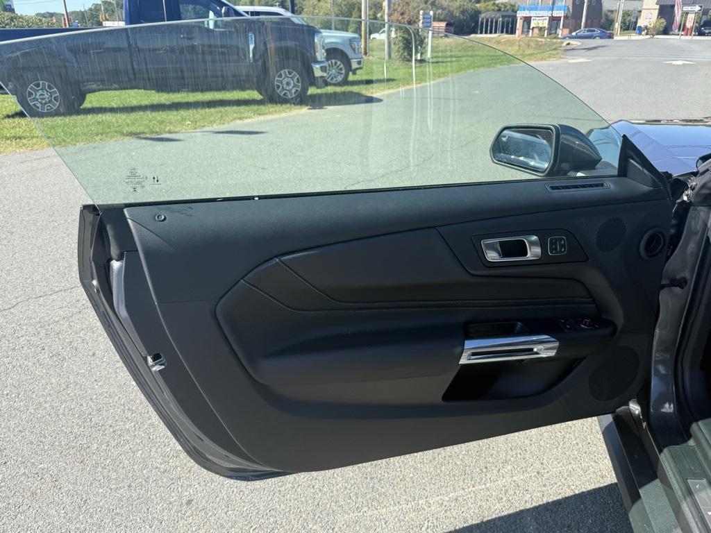 new 2025 Ford Mustang car