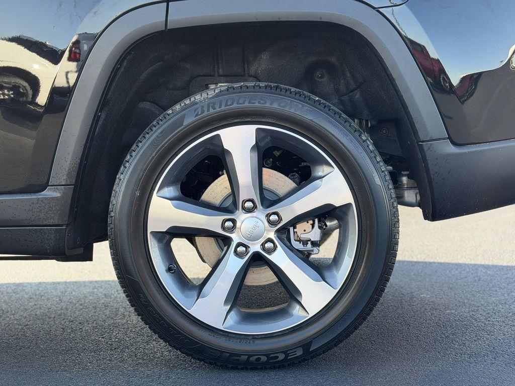 new 2025 Jeep Grand Cherokee car, priced at $41,400