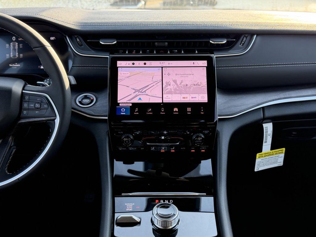 new 2025 Jeep Grand Cherokee car, priced at $41,400