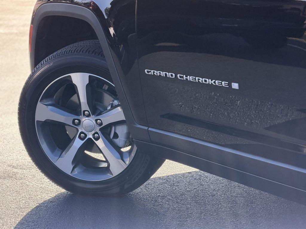 new 2025 Jeep Grand Cherokee car, priced at $41,400