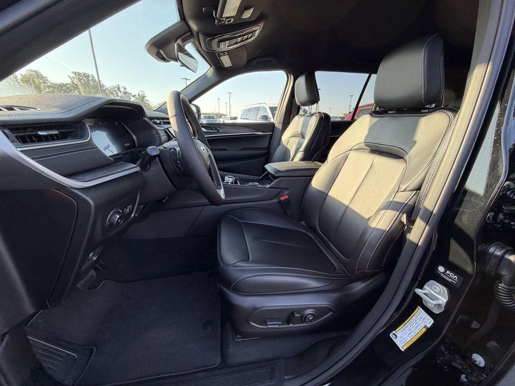 new 2025 Jeep Grand Cherokee car, priced at $41,400