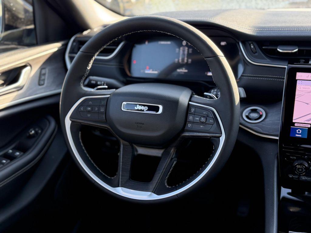 new 2025 Jeep Grand Cherokee car, priced at $41,400