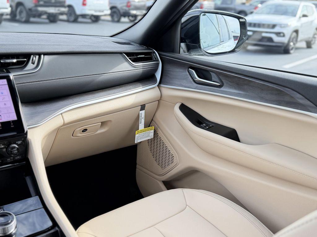 new 2025 Jeep Grand Cherokee L car, priced at $47,125