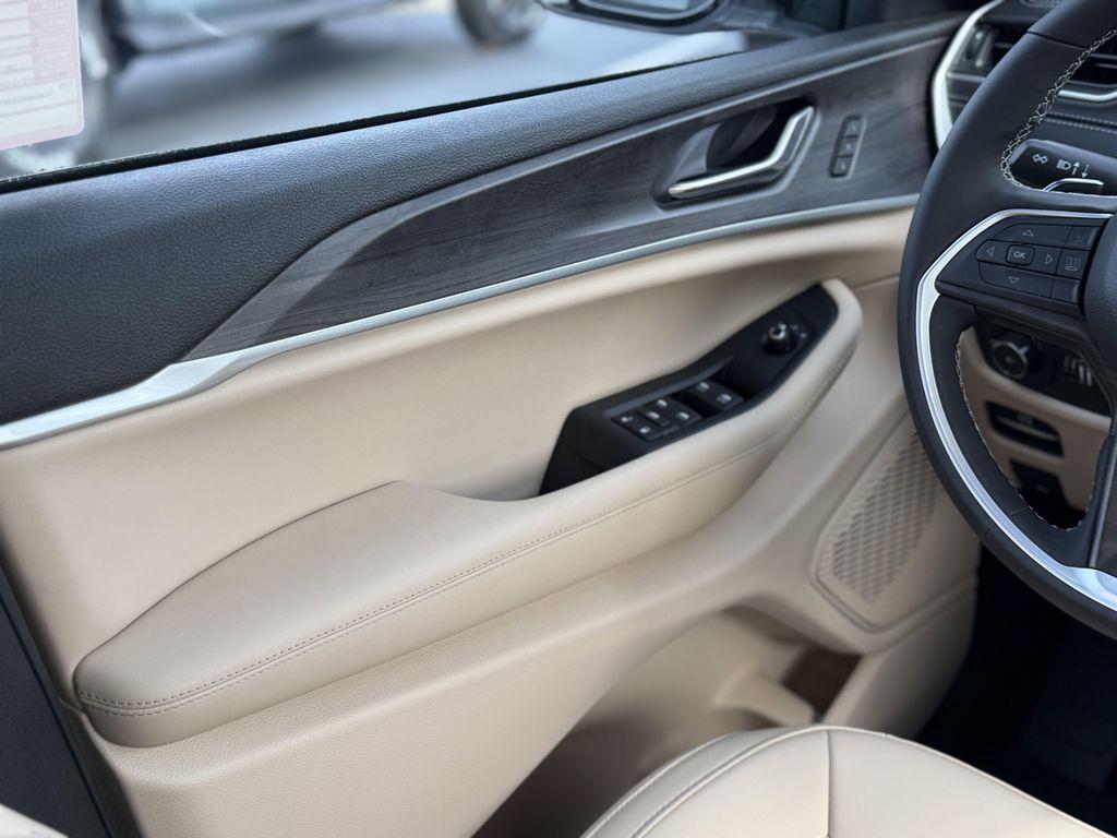 new 2025 Jeep Grand Cherokee L car, priced at $47,125