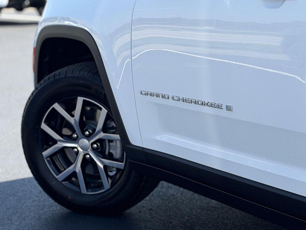 new 2025 Jeep Grand Cherokee L car, priced at $44,211