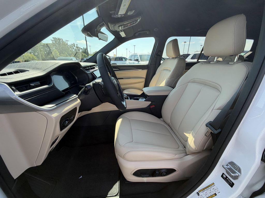 new 2025 Jeep Grand Cherokee L car, priced at $44,211