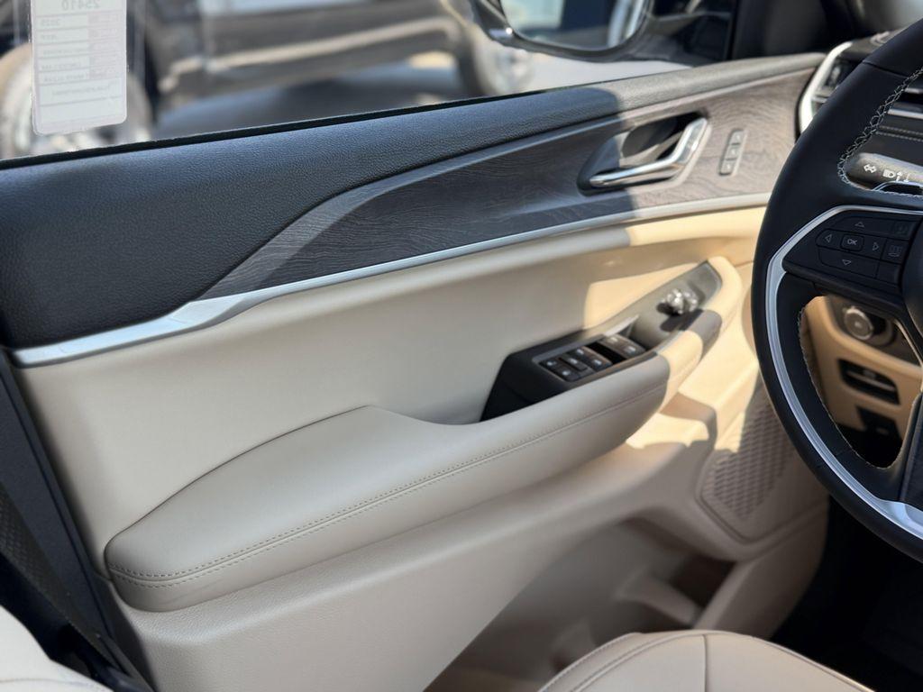 new 2025 Jeep Grand Cherokee L car, priced at $44,211