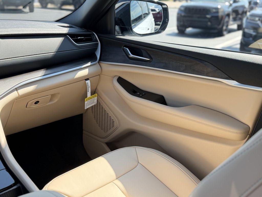 new 2025 Jeep Grand Cherokee L car, priced at $44,211