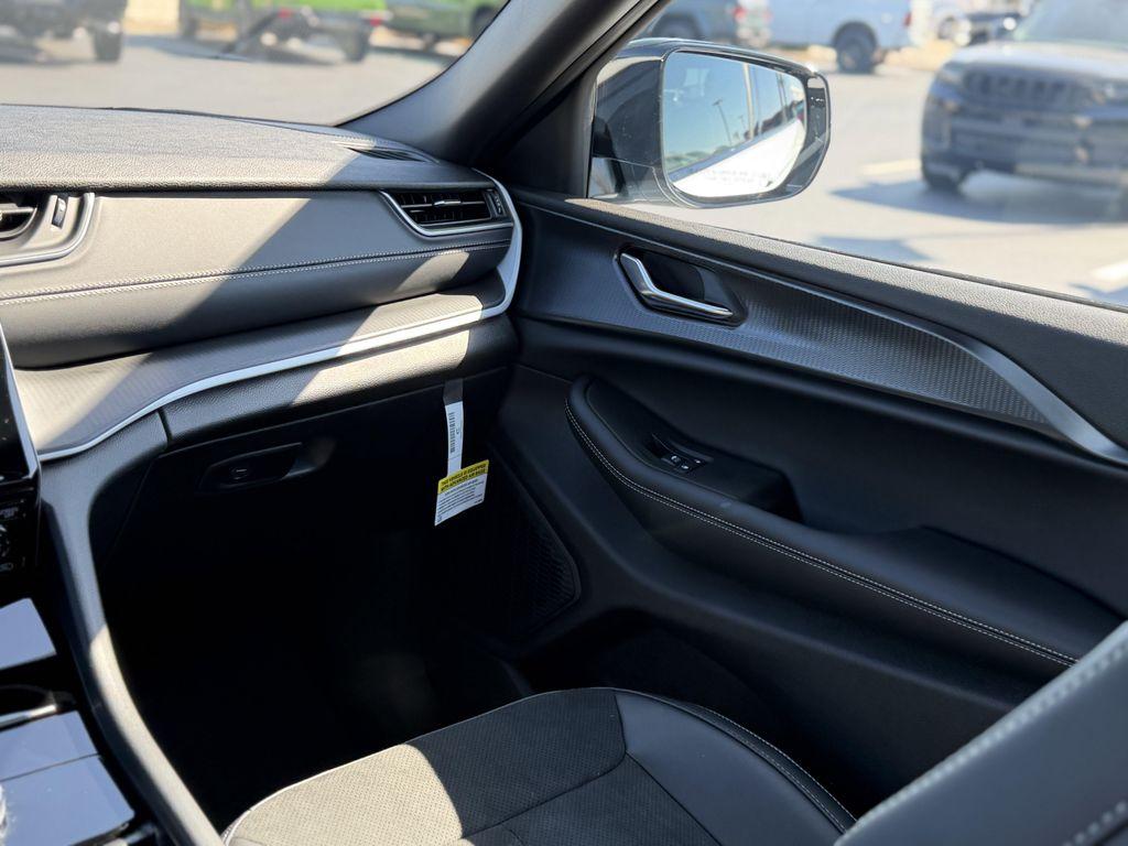 new 2025 Jeep Grand Cherokee car, priced at $42,342