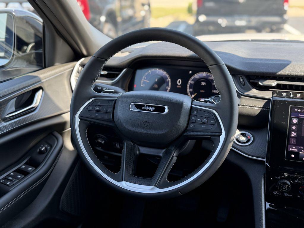 new 2025 Jeep Grand Cherokee car, priced at $42,342