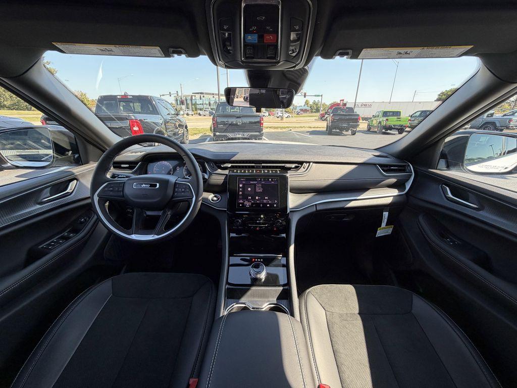 new 2025 Jeep Grand Cherokee car, priced at $42,342