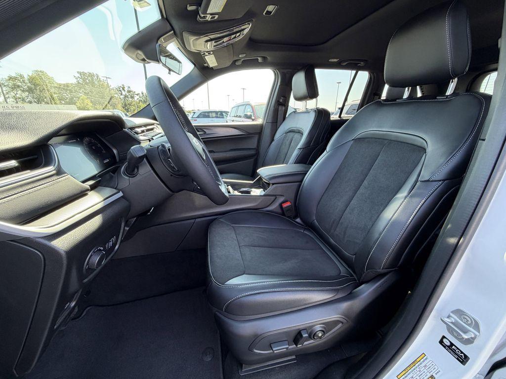 new 2025 Jeep Grand Cherokee car, priced at $42,342