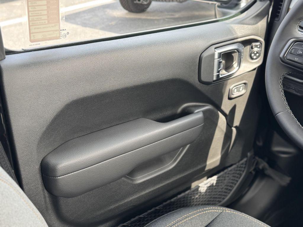 new 2025 Jeep Gladiator car, priced at $45,002