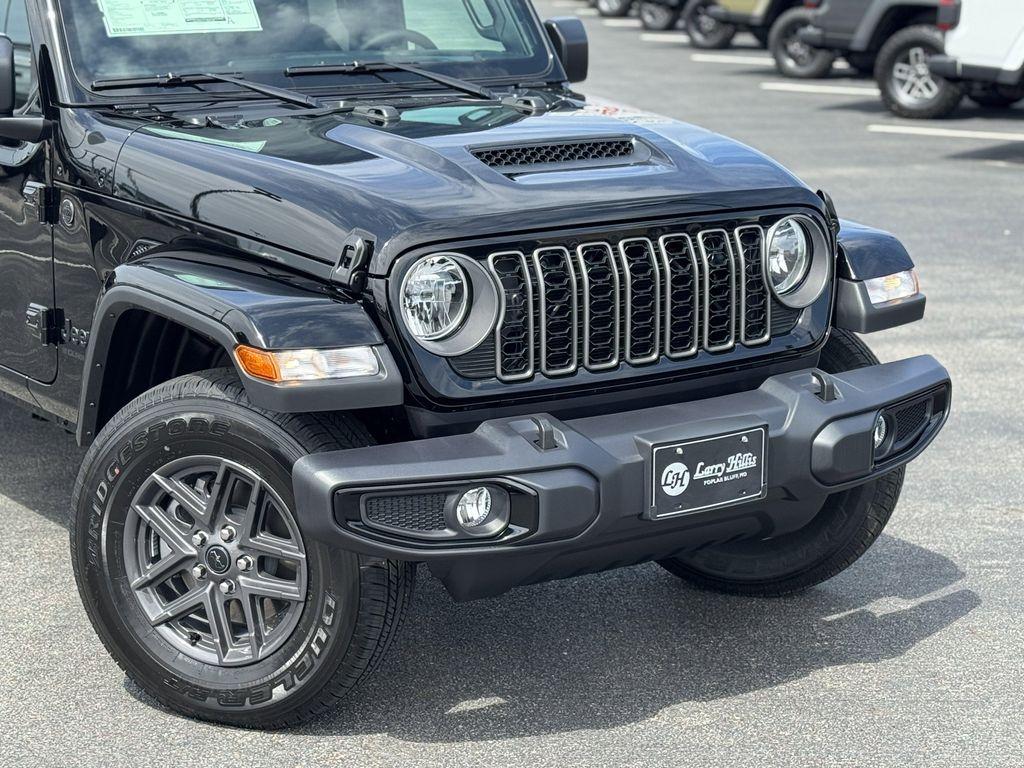 new 2025 Jeep Gladiator car, priced at $45,002
