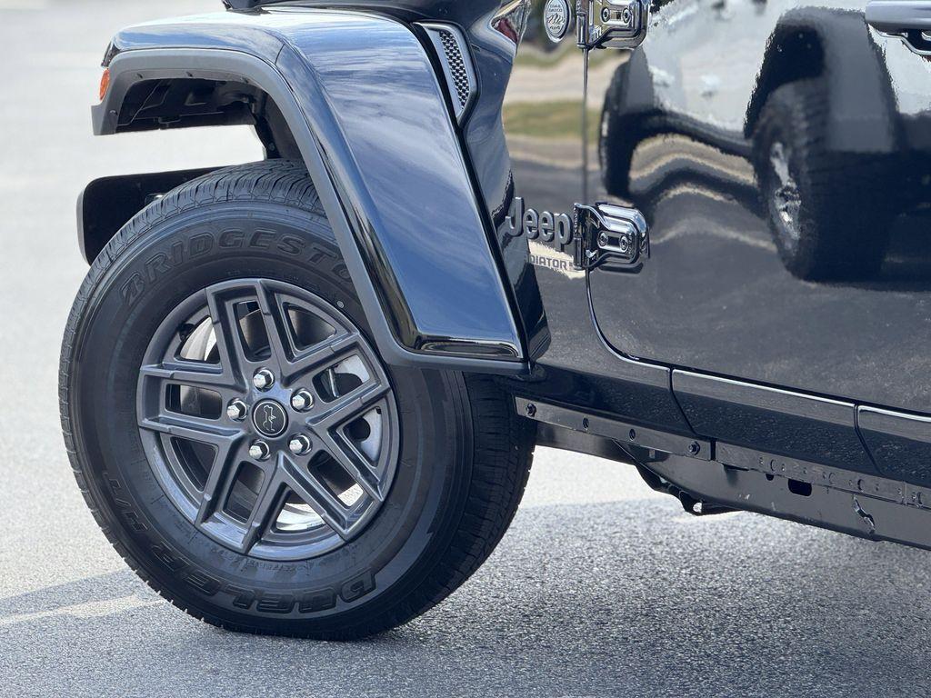 new 2025 Jeep Gladiator car, priced at $45,002