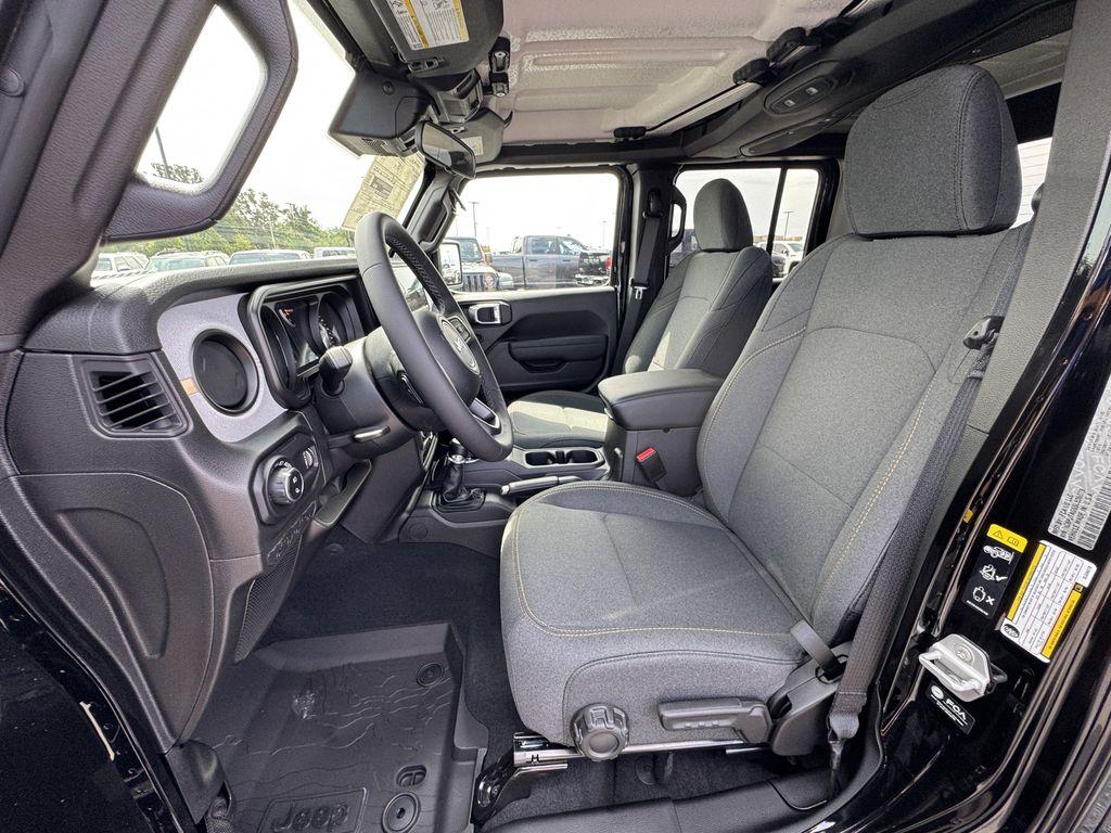 new 2025 Jeep Gladiator car, priced at $45,002