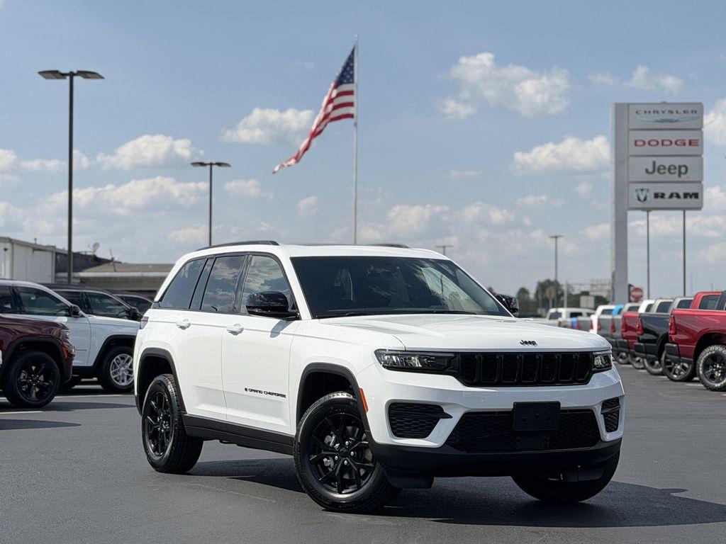 new 2025 Jeep Grand Cherokee car, priced at $46,135