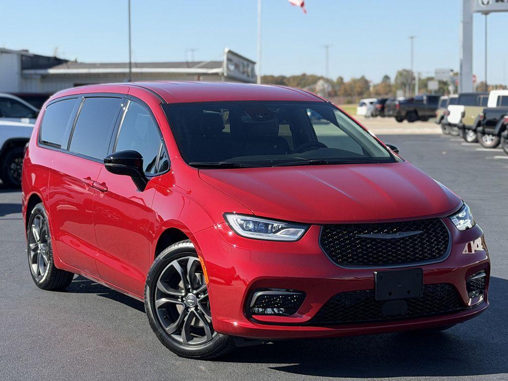 new 2026 Chrysler Pacifica car, priced at $43,915