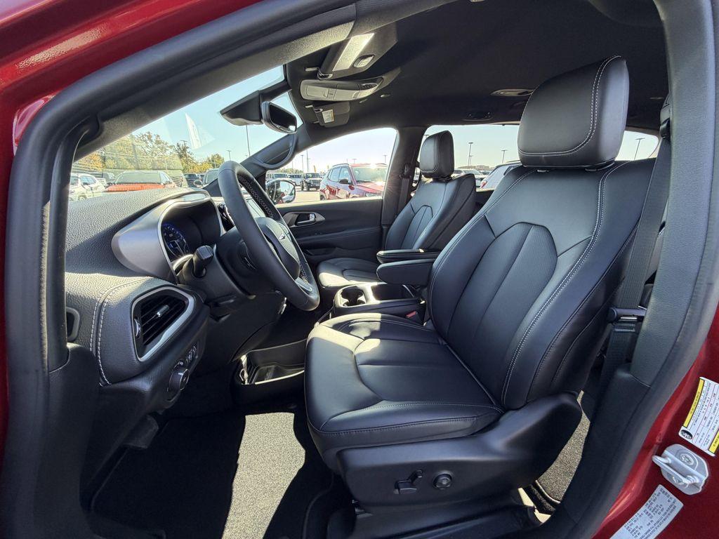new 2026 Chrysler Pacifica car, priced at $43,915