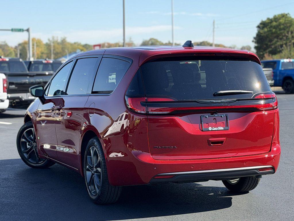 new 2026 Chrysler Pacifica car, priced at $43,915