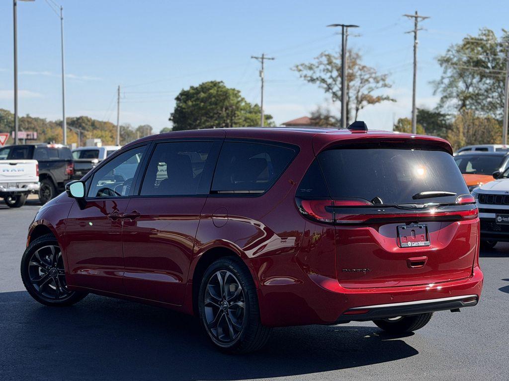 new 2026 Chrysler Pacifica car, priced at $43,915
