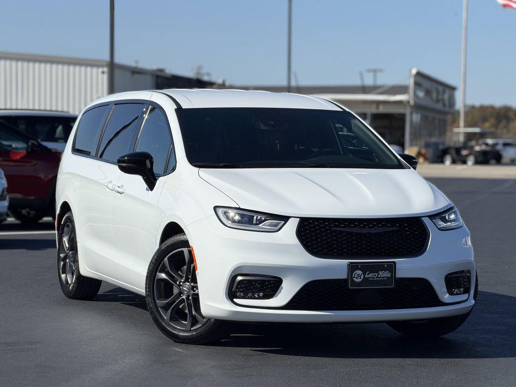 new 2026 Chrysler Pacifica car, priced at $43,469