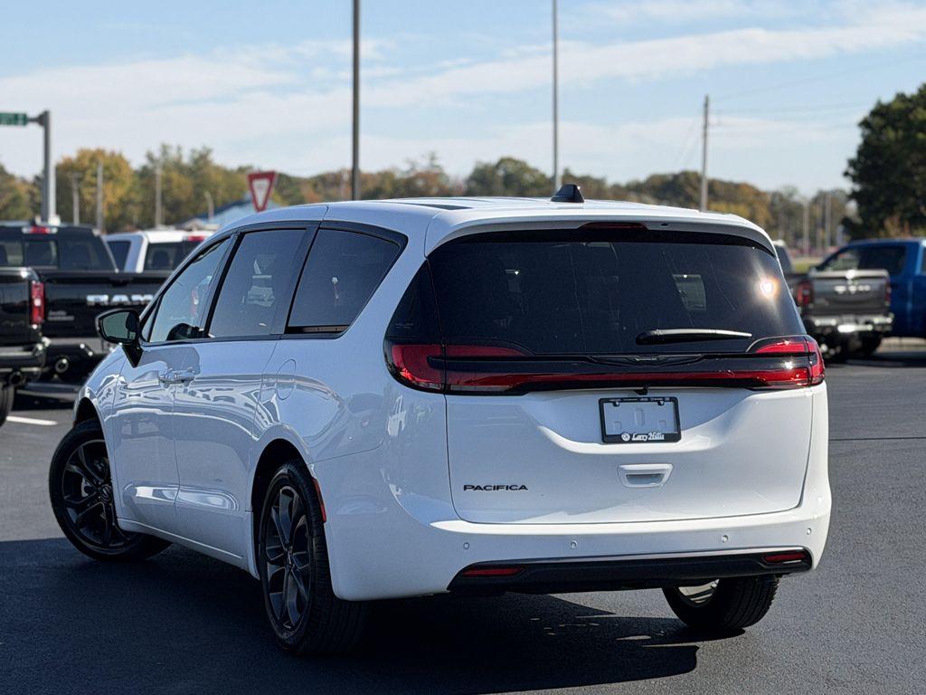 new 2026 Chrysler Pacifica car, priced at $43,469