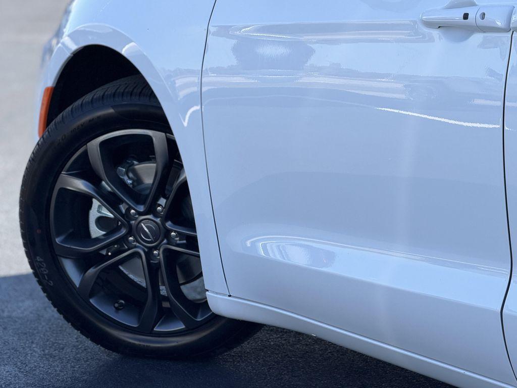 new 2026 Chrysler Pacifica car, priced at $43,469