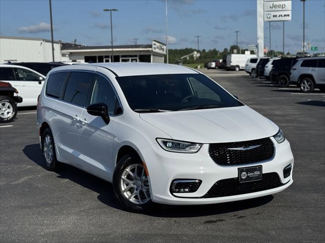 new 2025 Chrysler Pacifica car, priced at $40,592
