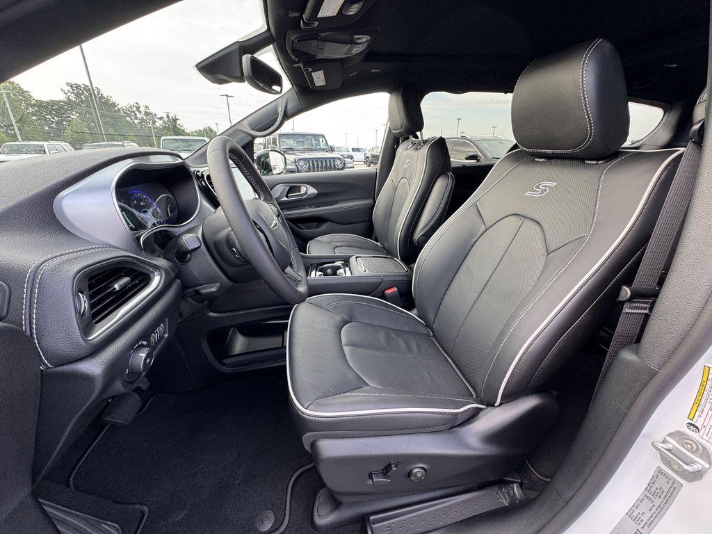 new 2026 Chrysler Pacifica car, priced at $51,550