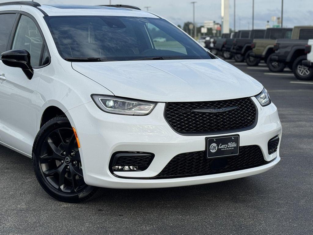 new 2026 Chrysler Pacifica car, priced at $51,550
