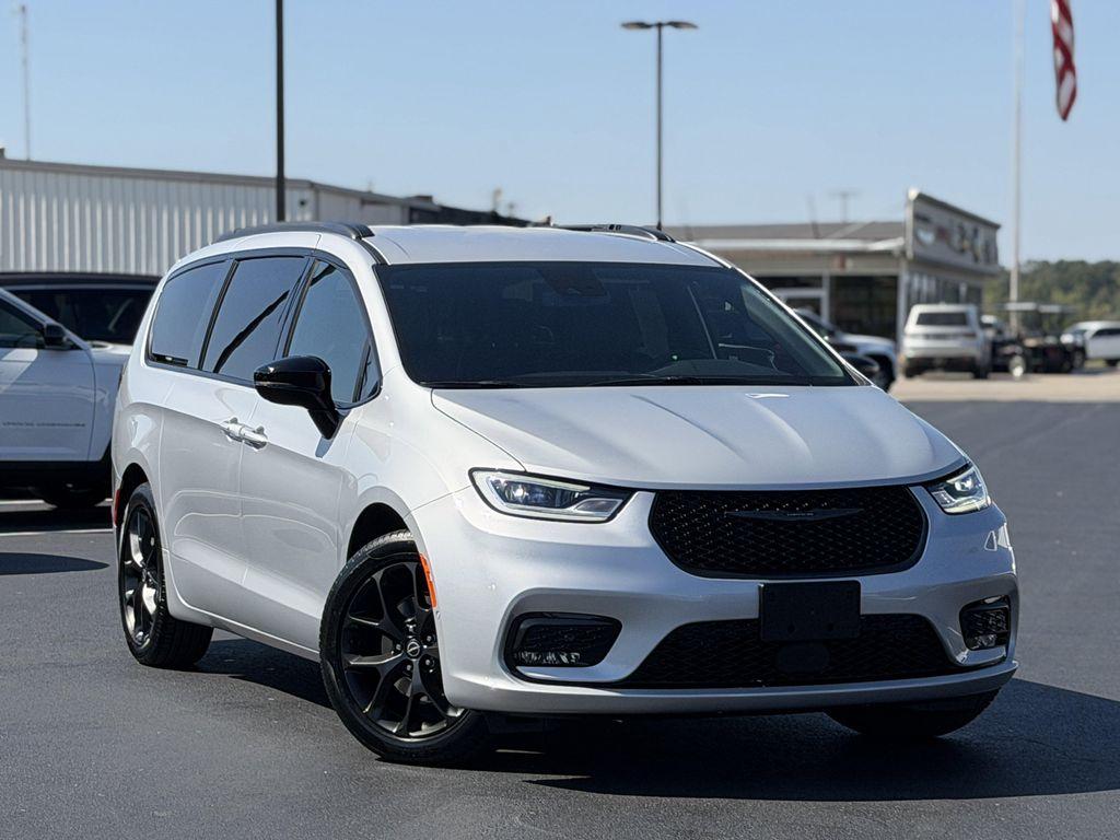 new 2026 Chrysler Pacifica car, priced at $49,085