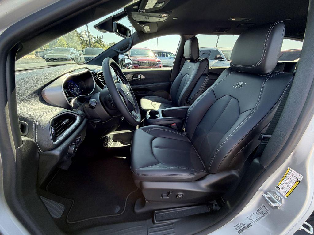 new 2026 Chrysler Pacifica car, priced at $49,085