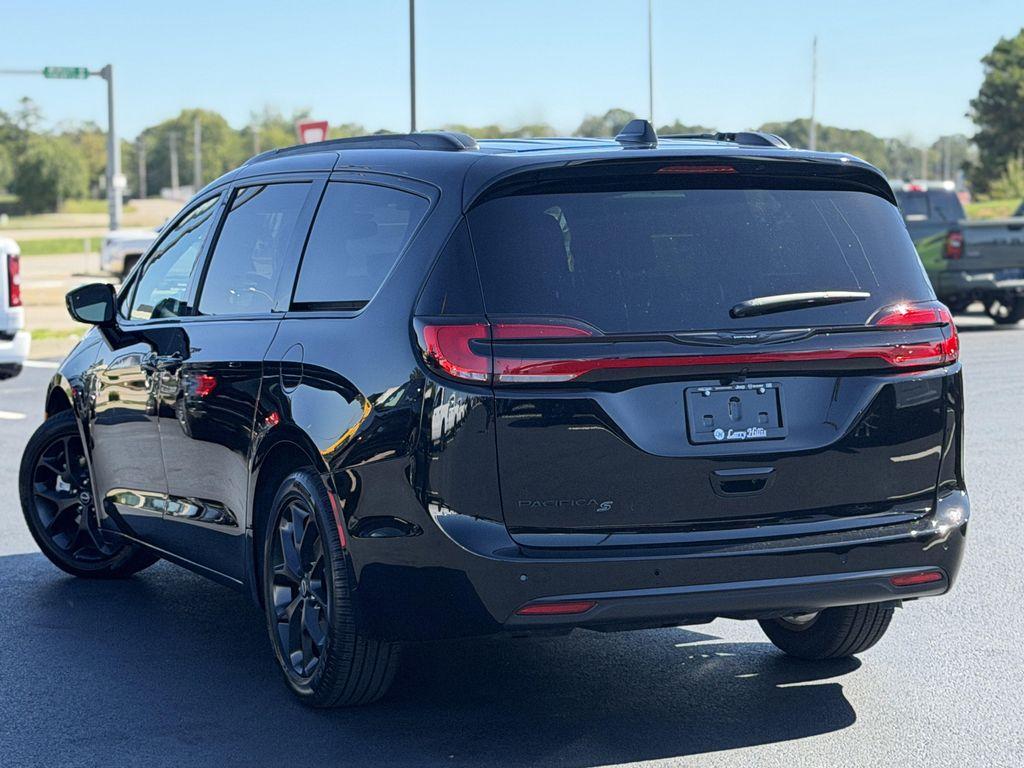 new 2026 Chrysler Pacifica car, priced at $45,127