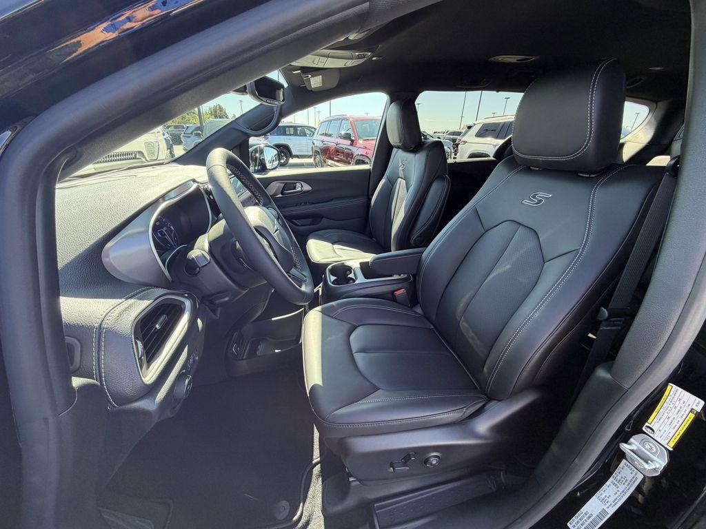 new 2026 Chrysler Pacifica car, priced at $45,127