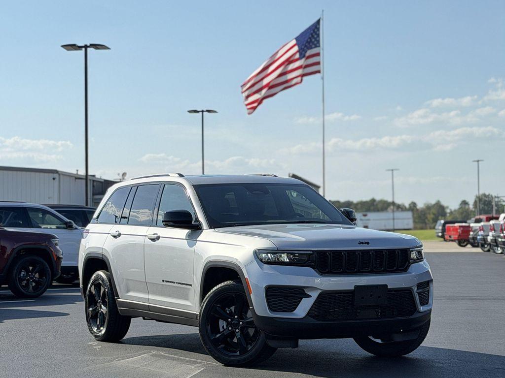 new 2025 Jeep Grand Cherokee car, priced at $48,375